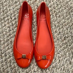 Gently used-TORY BURCH JELLY BALLET FLATS FLAME RED BOW ON TOE GOLD LOGO. SZ 10